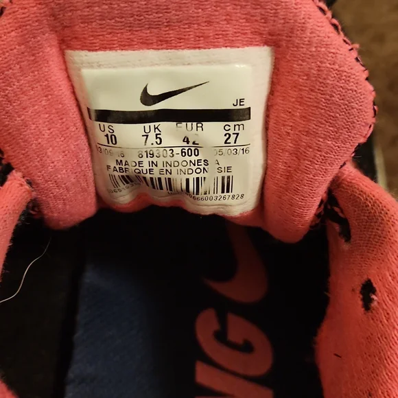 Nike Women's Revolution 3 Sneakers - Picture 4 of 7